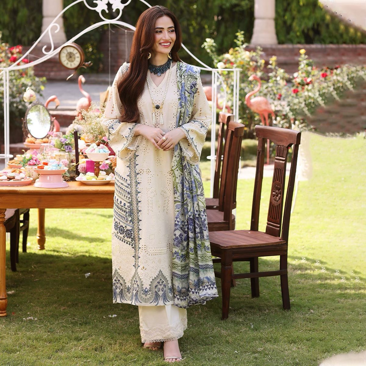 Sana Javed Turns on the Charm in Mint-Green Jora [Pictures] - Lens