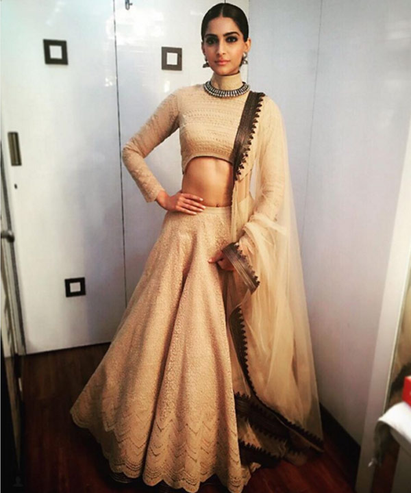 This is such an interesting take on the designers Shantanu and Nikhil lehenga and we just love how royal Sonam looks!