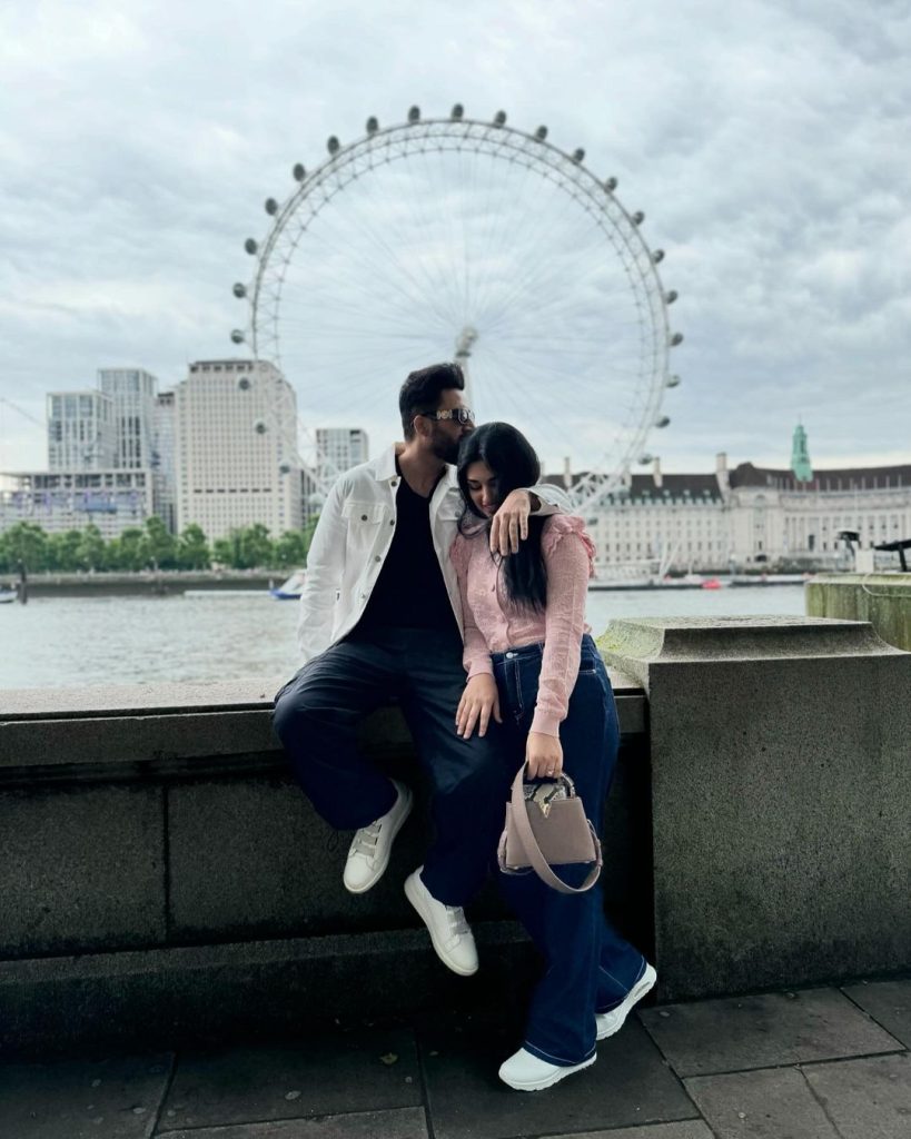 Sarah Khan's Beautiful Family Photos from London