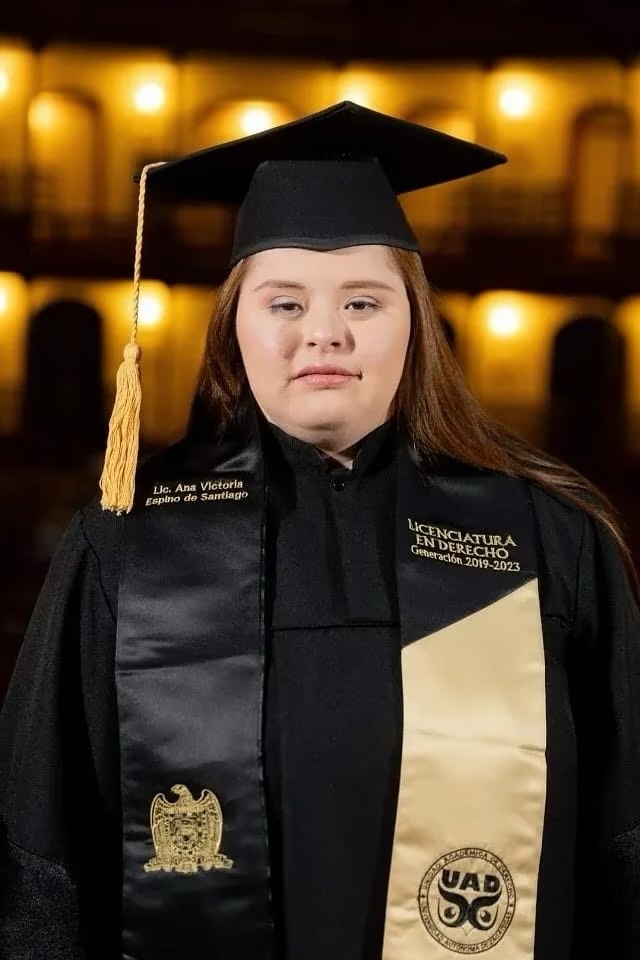 Ana Victoria, the world's first lawyer with Down Syndrome, proves that ...